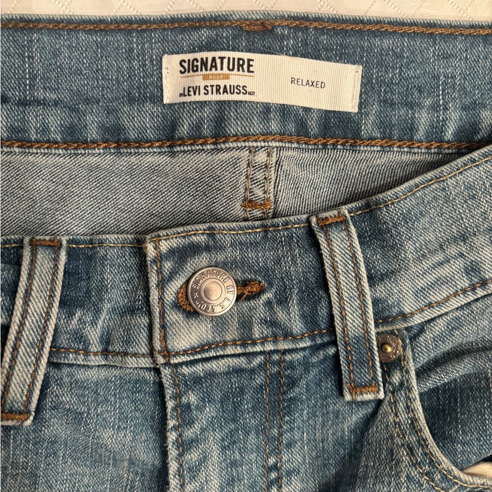 Signature by Levi Strauss Men's Light Blue Relaxed Jeans
